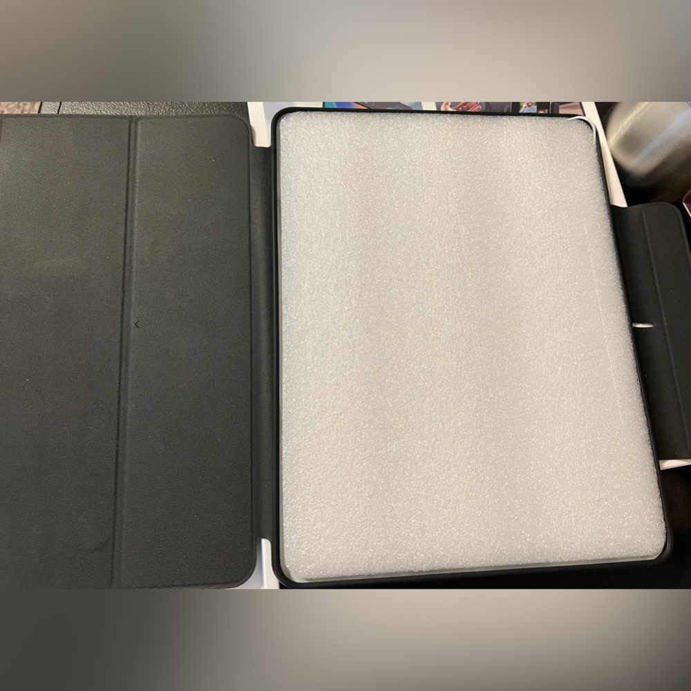 ESR for iPad Pro 12.9 Folio Case (2022/2021, 6th/5th Generation) - Picture 16 of 16